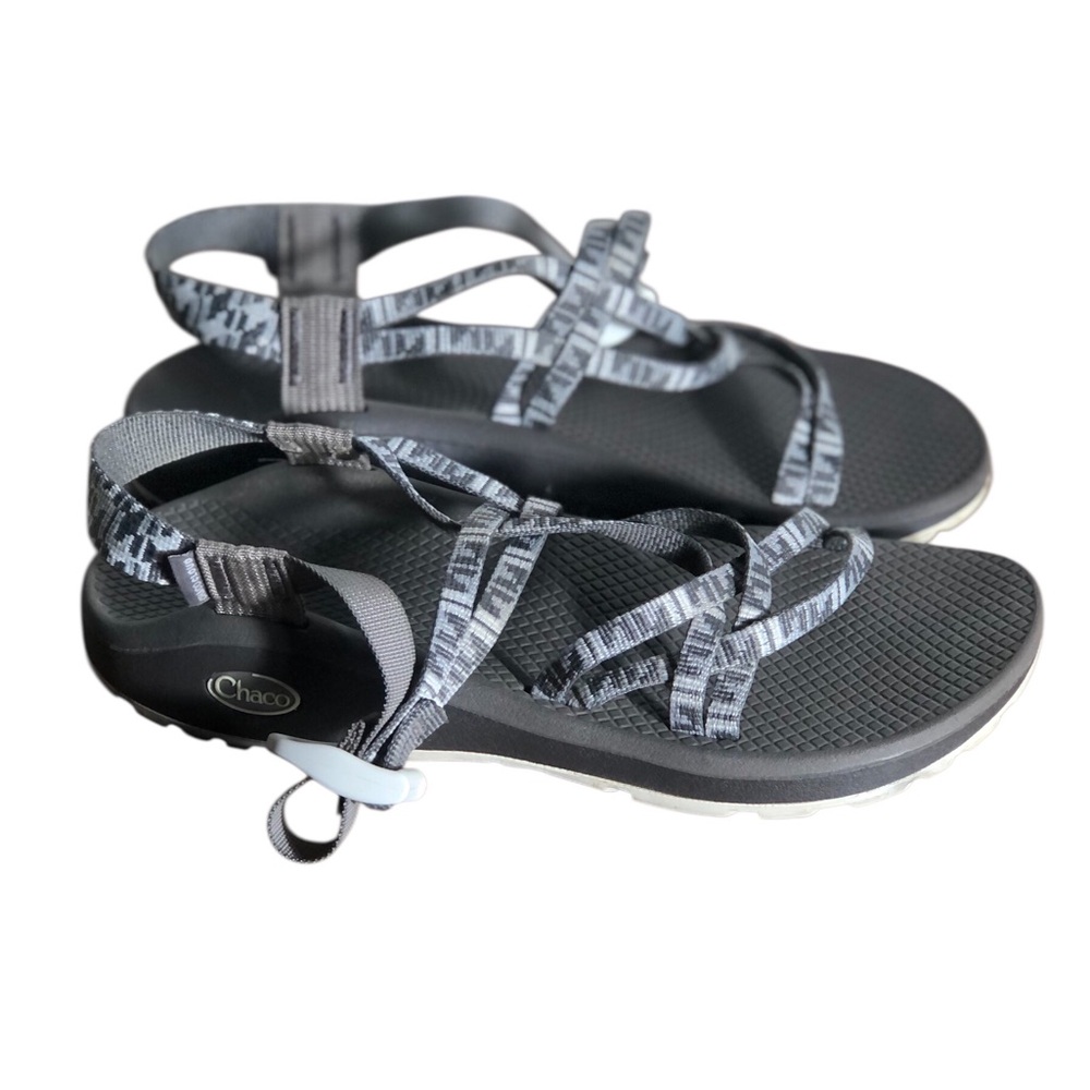 Chaco wonens gray sports sandals Sz 8